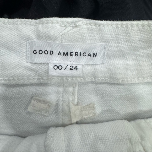 Good American BOMBSHELL SHORTS GBS046T WHITE025 Size 00/24 Inseam 3 1/2 inches - Picture 7 of 9